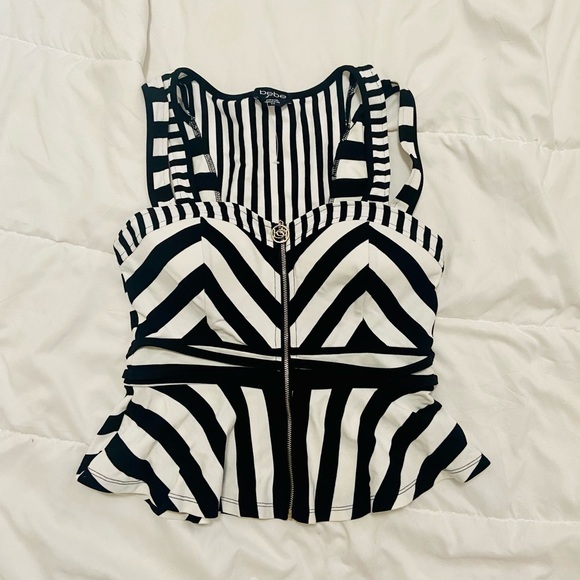 BEBE nwot striped chevron b&w tank top with zipper - Picture 1 of 7